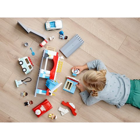 Конструктор LEGO DUPLO Гараж і автомийка (10948) Прев'ю 11